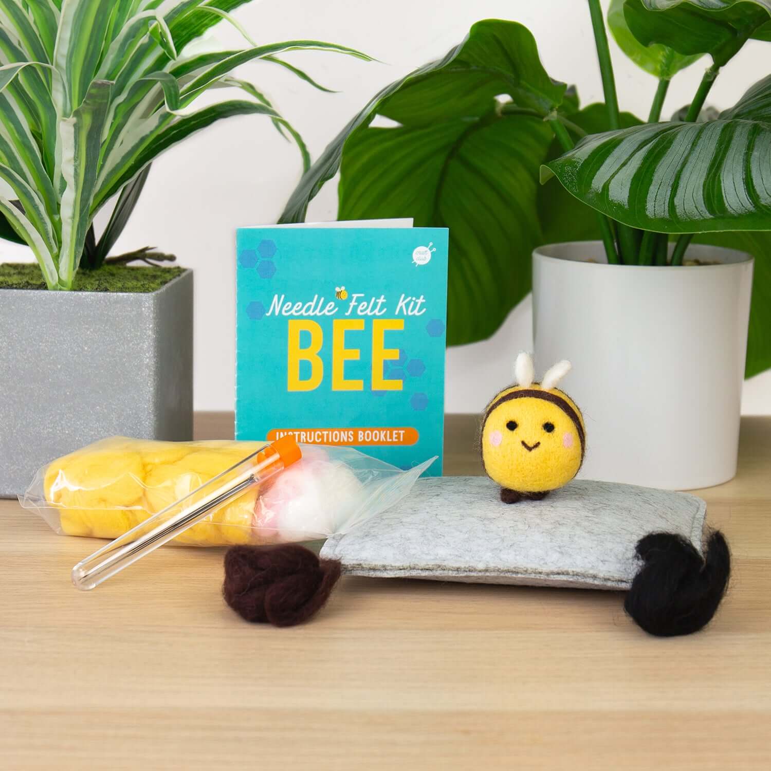 Gift Republic - Bee Needle Felting Kit - Image 3