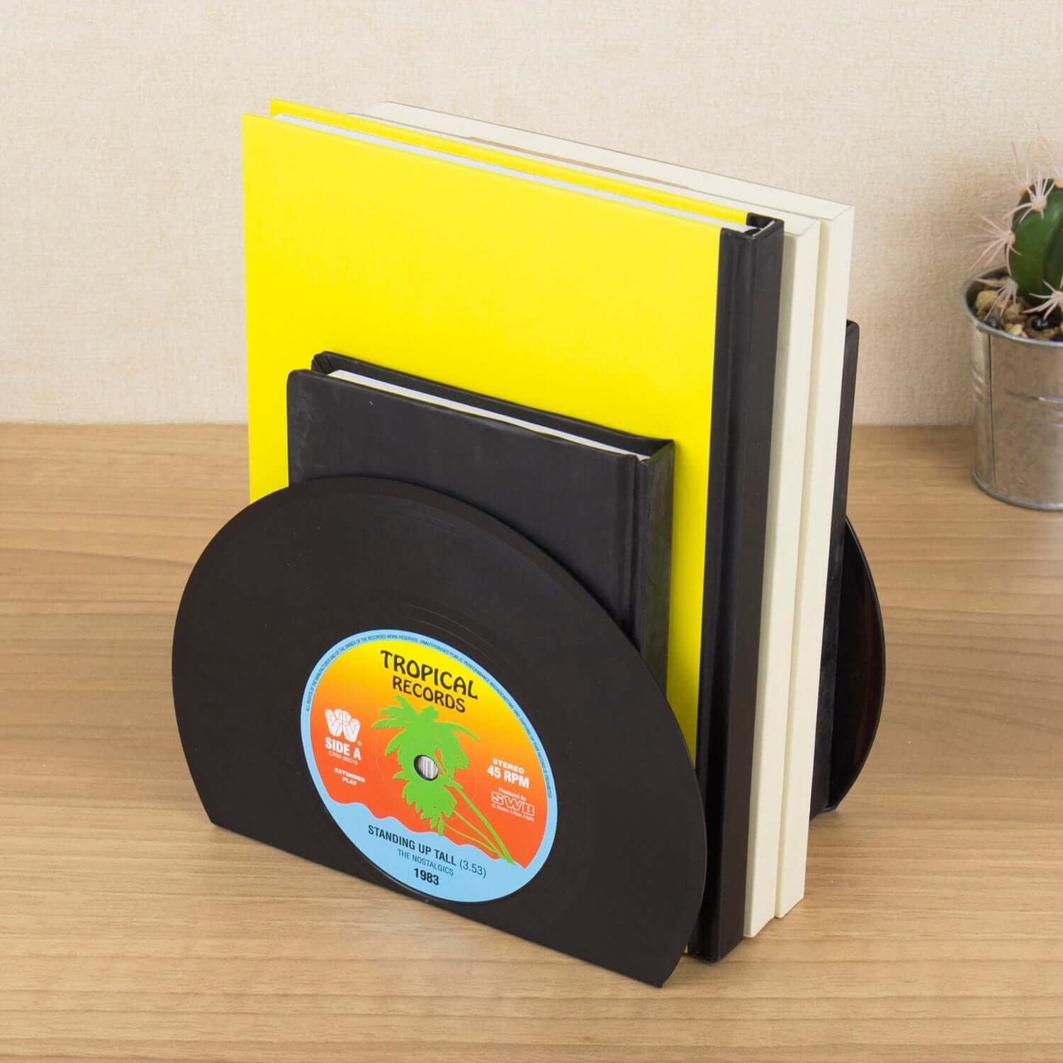 Gift Republic - Vinyl Bookends - Image 3