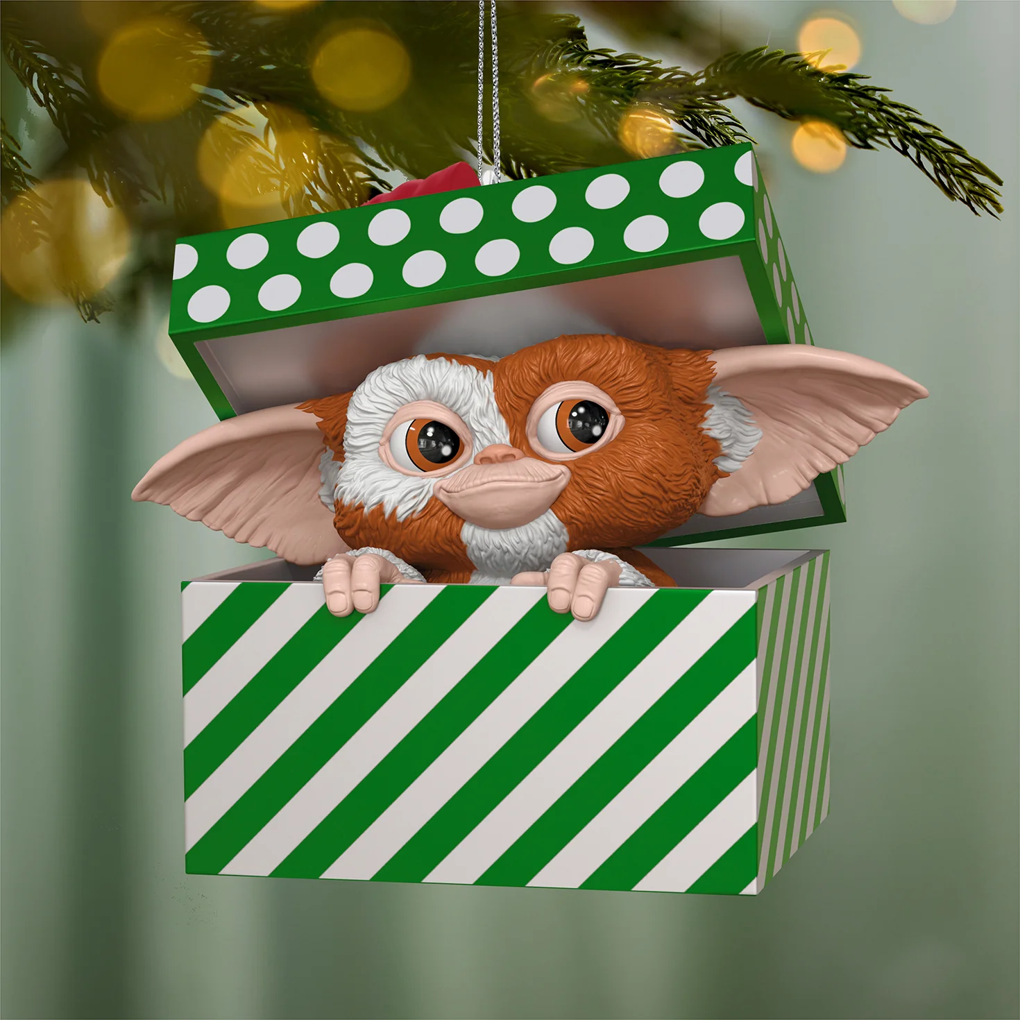 Gremlins™ Gizmo™ — 2026 Hallmark Keepsake Christmas Ornament - Image 2
