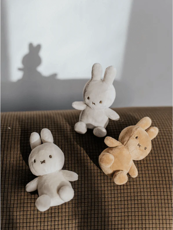 Lucky Miffy Sitting Beige in giftbox - 10 cm - 4" - Image 3