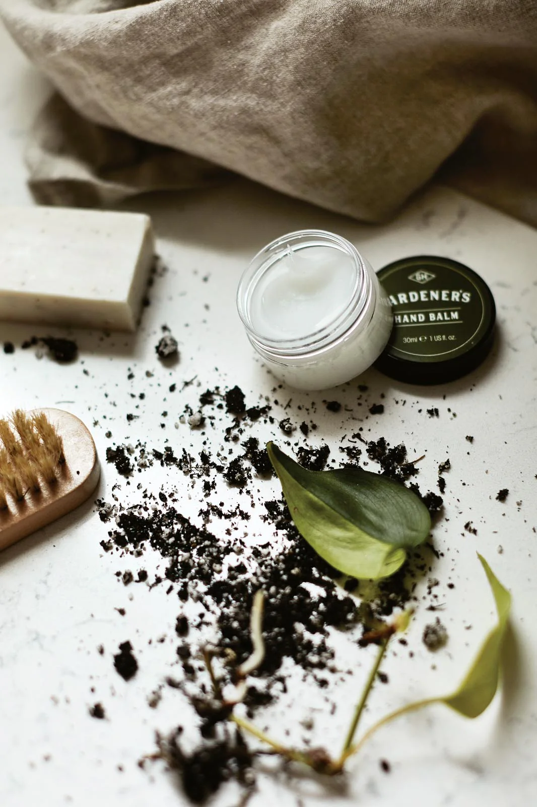 Tin Gift Set: Nail Brush, Soap, Balm - Image 3