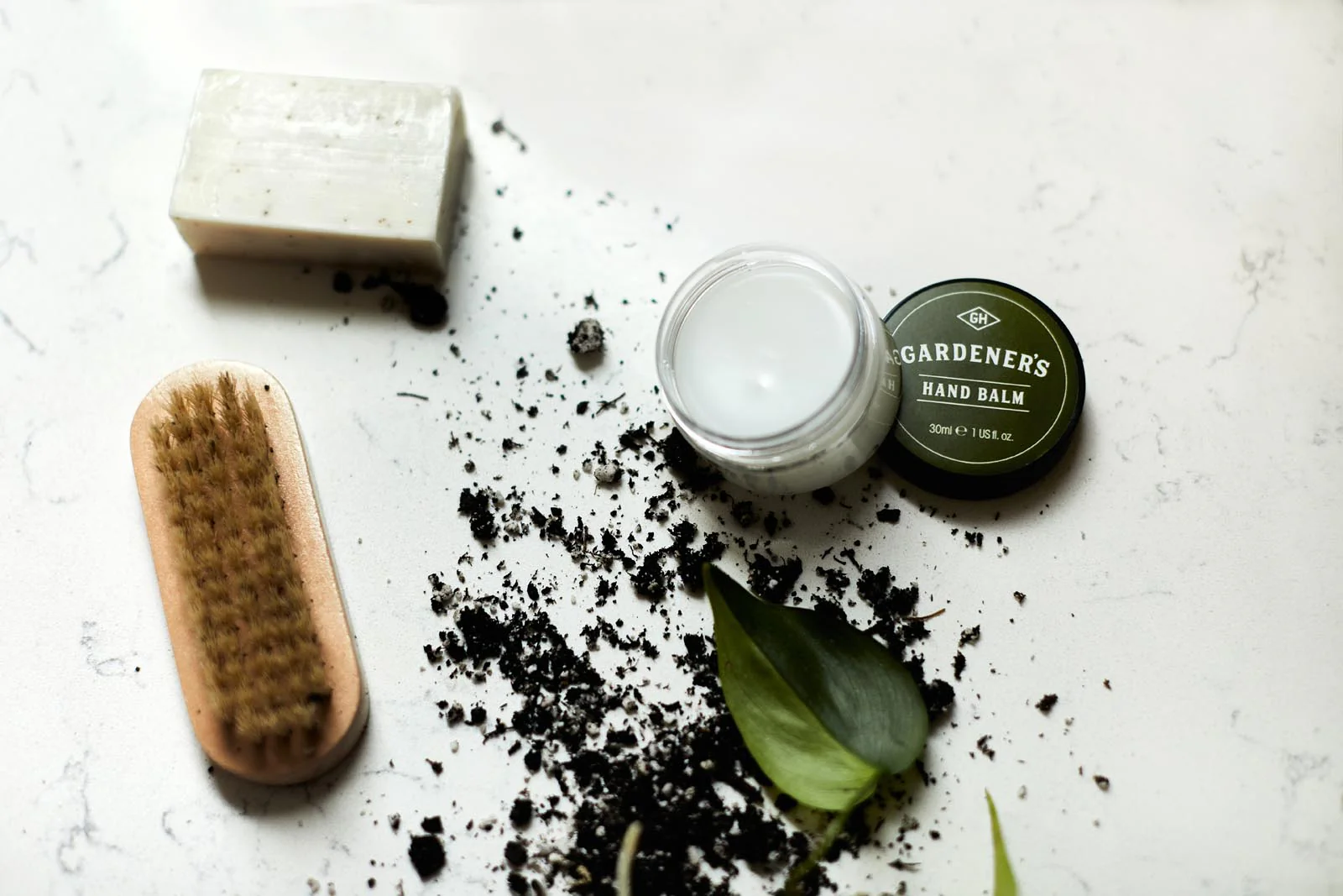 Tin Gift Set: Nail Brush, Soap, Balm - Image 4