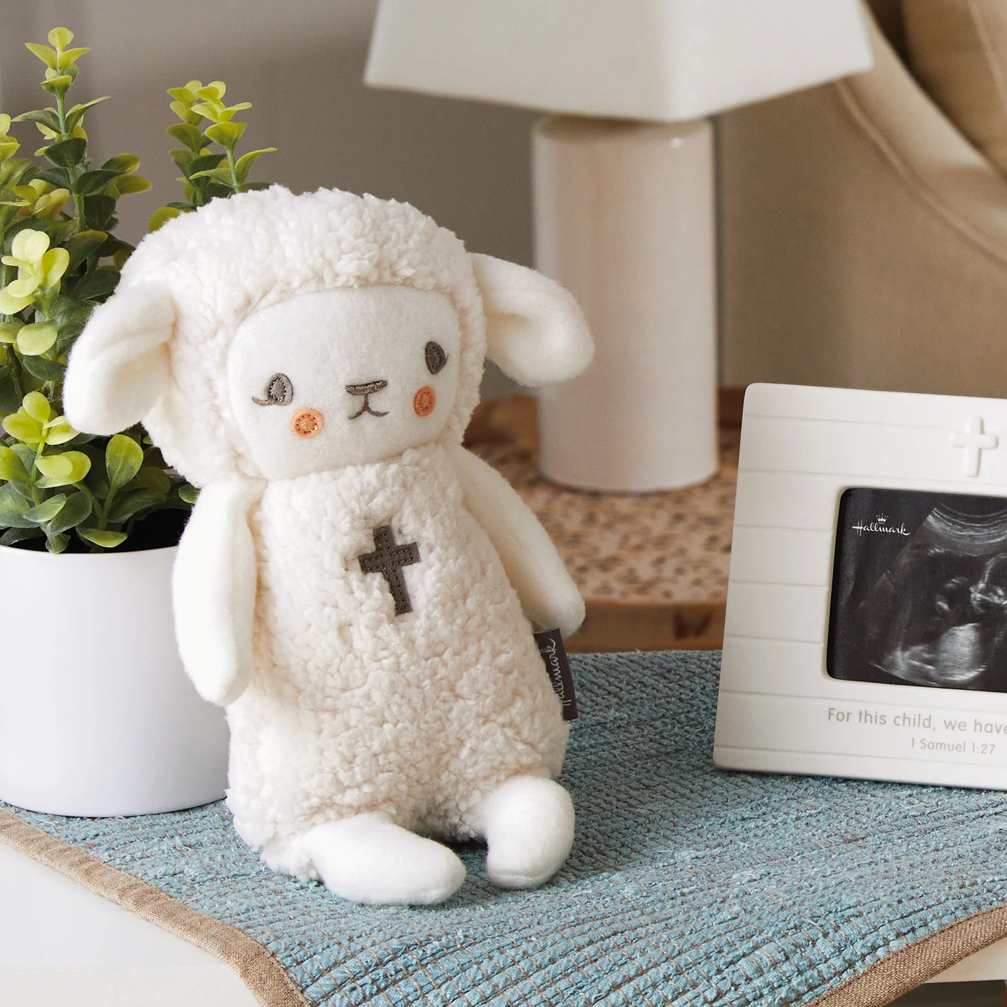 Lullaby Lamb Musical Stuffed Animal, 8.25" - Image 4